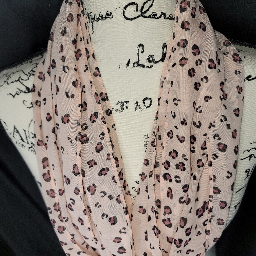 Leopard Print Scarf - Picture 5 of 8